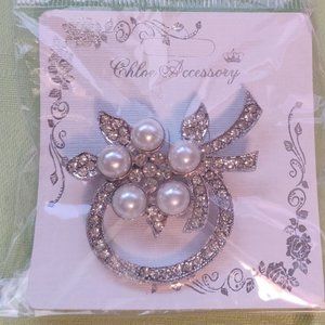 ~NWT Rhinestone Brooch.